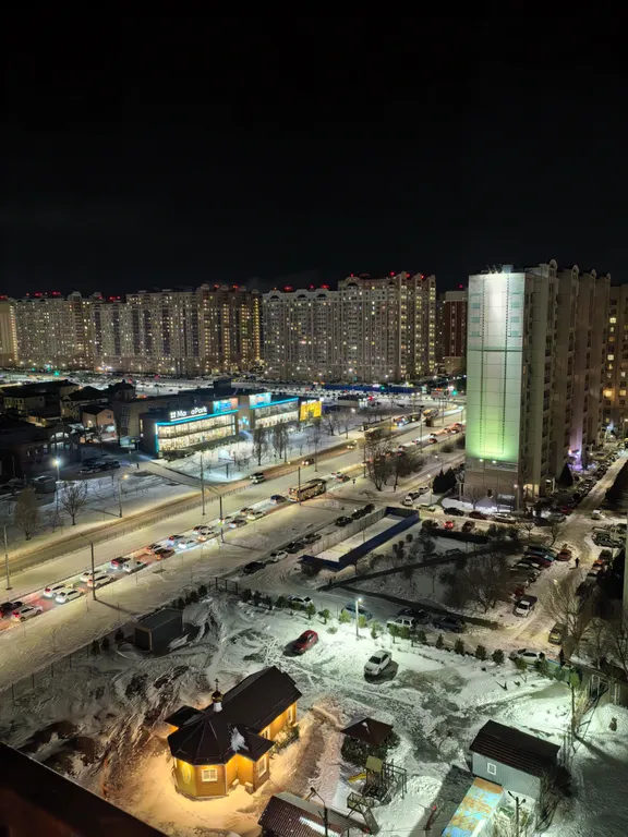 Студия с видом на город