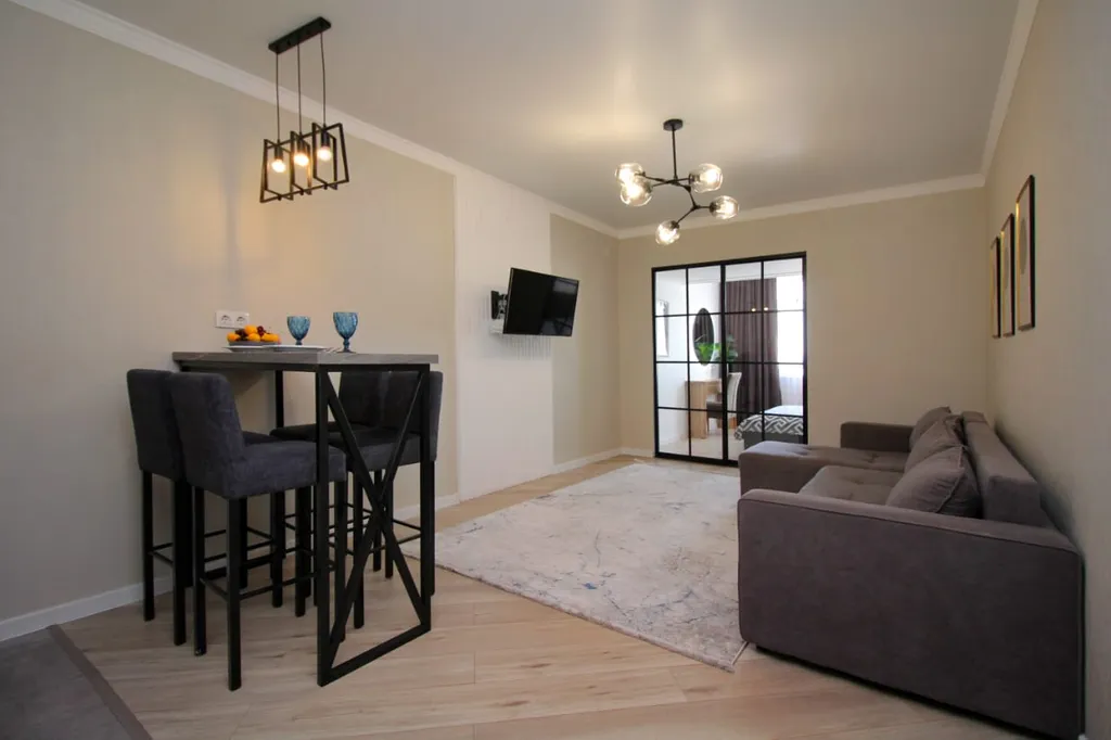 Cozy Apt in the heart of the city