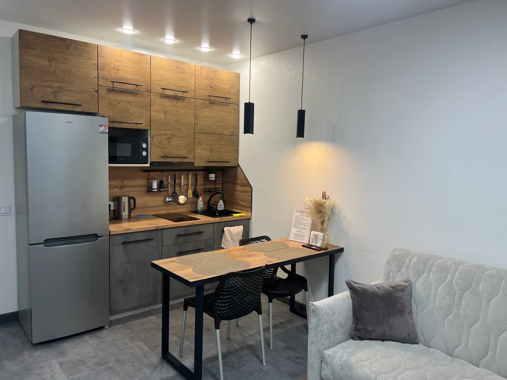 Уютная квартира Аэропорт Толмачево 5 минут(спальня+кухня-гостинная)