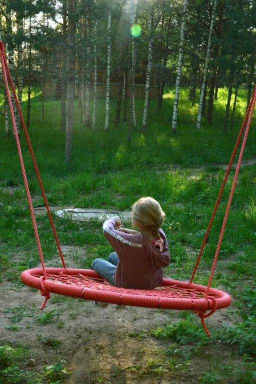 Комфортный дом на лесном участке у озера, рядом с городом