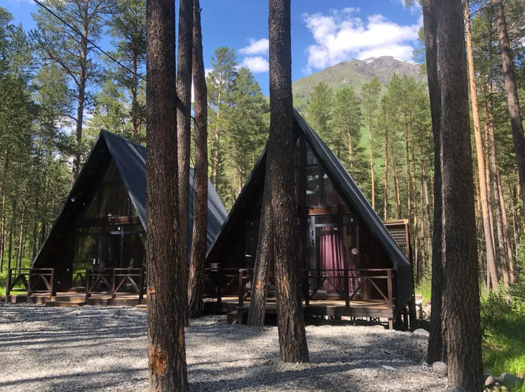 Шале у подножья горы Чегет