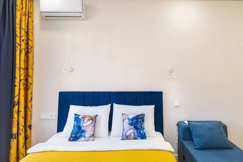 Дизайнерская светлая студия для 3 человек