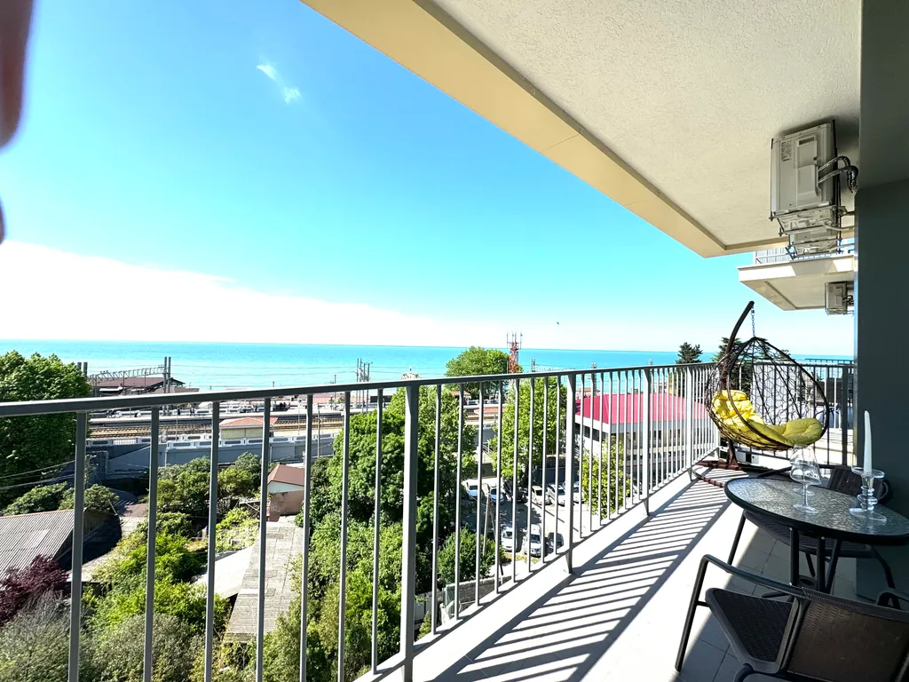 Двухкомнатная квартира с прямым видом на море