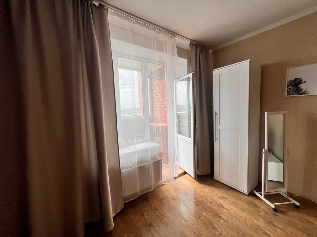 Квартира Уютная светлая студия, центр, ТЦ Вояж, парковка, кафе, аквапарк источник — Тюмень