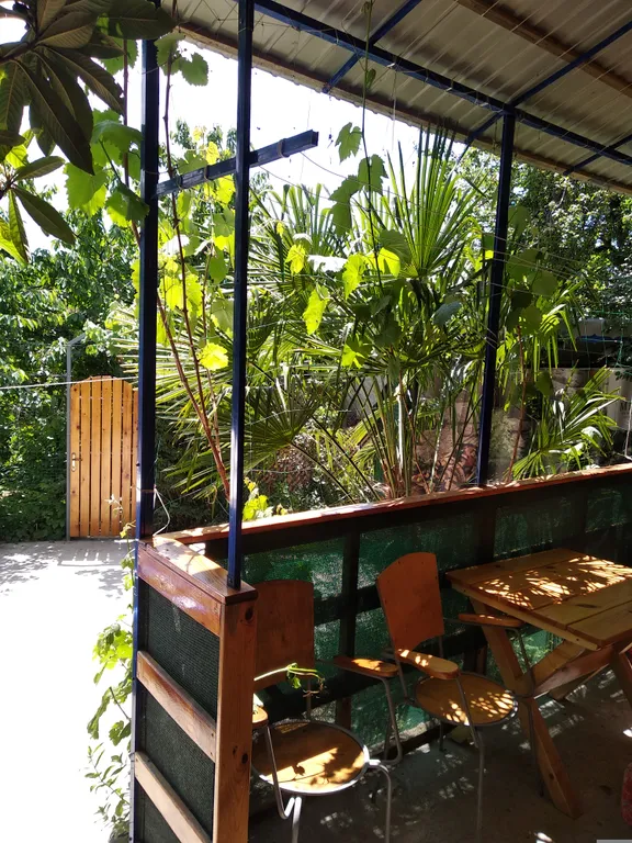 Номер на первом этаже двухэтажного, отдельностоящего дома