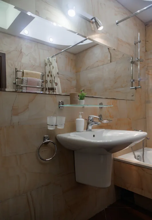 Сталинка в центре, в пешей доступности парк и вокзал