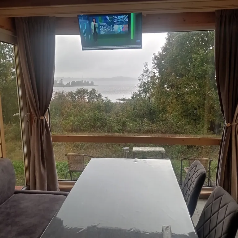 Современный дом на берегу Ладоги