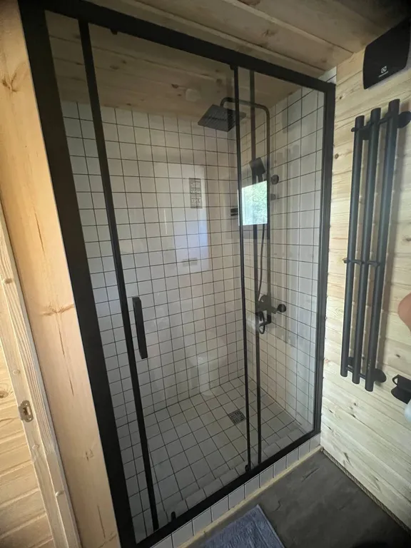 Уютный домик на берегу озера