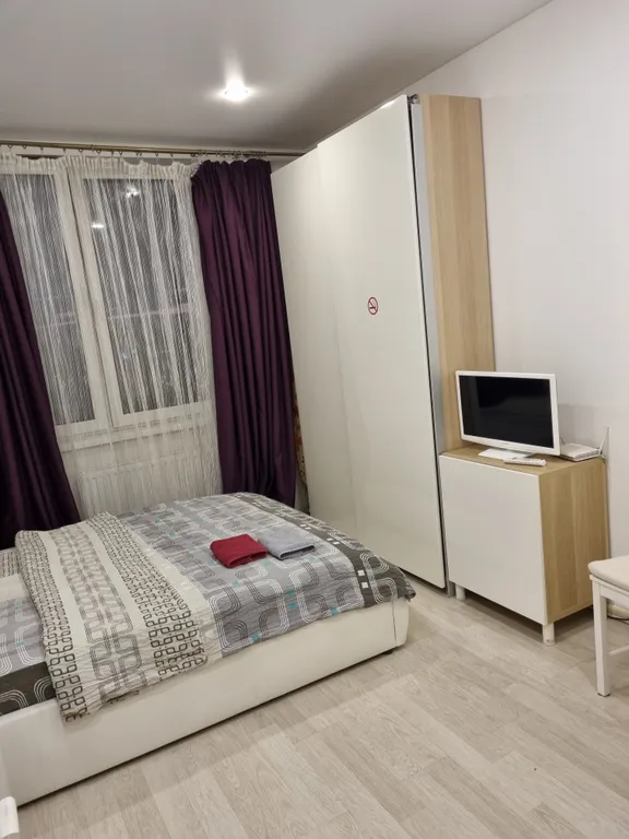 Студия с видом на город