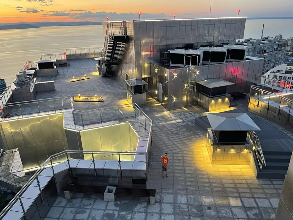 Уютная квартира в центре города на высоком этаже с видом на море