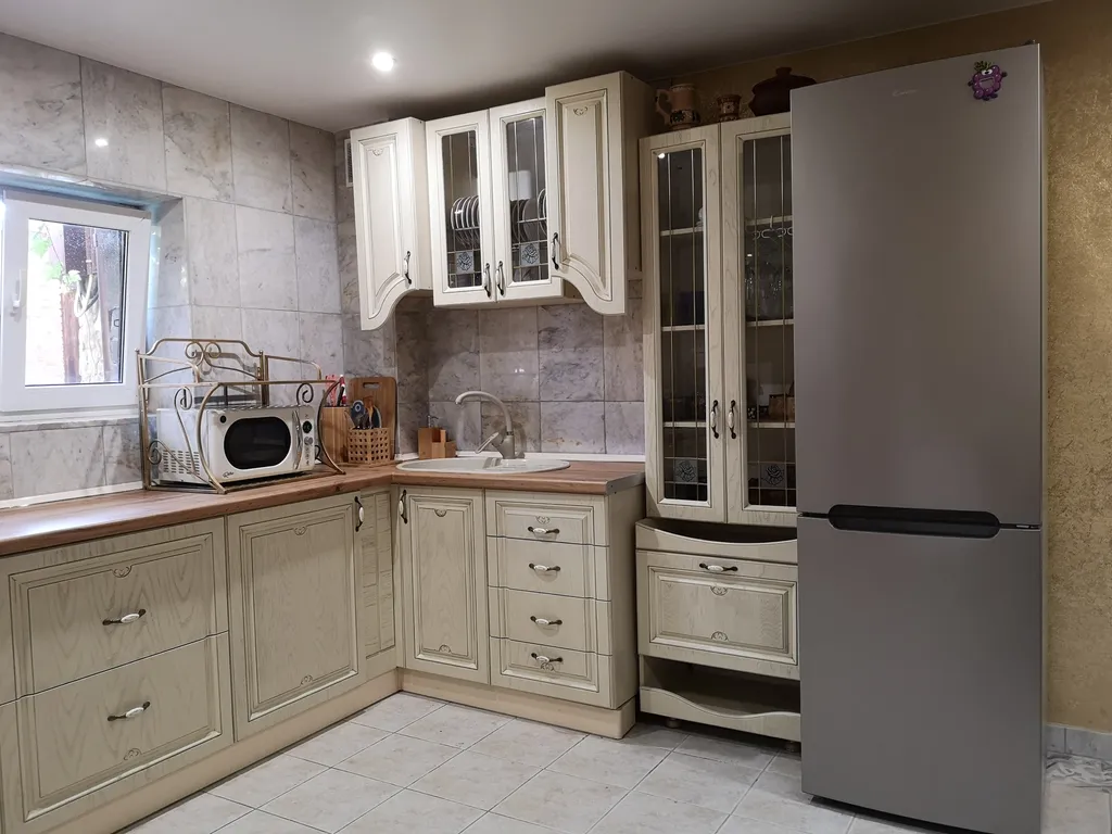 Уютный этаж с видом на сад и внутренним двориком