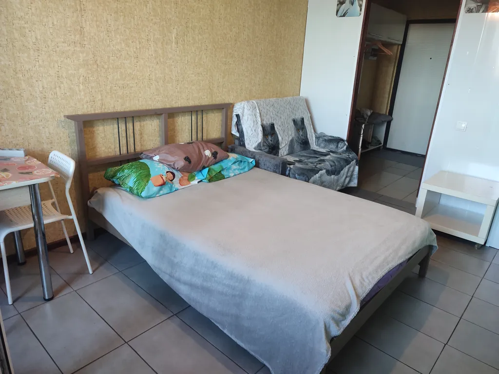 Студия в современном новом доме на проспекте Строителей