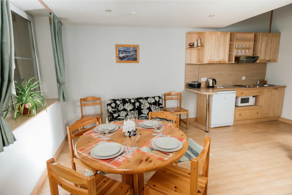 Квартира Уютные 4х-местные апартаменты на берегу озера с отдельным входом — Уя