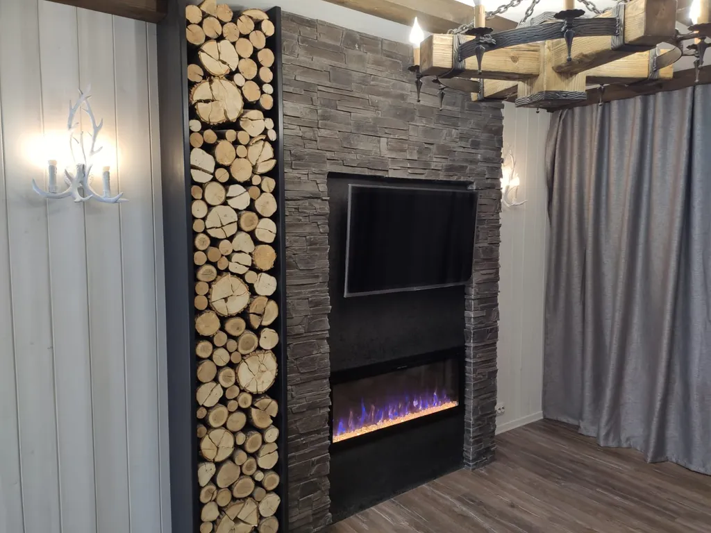 Танхаус камином трёхэтажный, с балконом, 3 комнаты не изолированные.