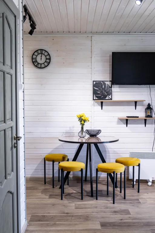 Уютный дом в деревне, в окружении природы и пении птиц. «Серый туман»