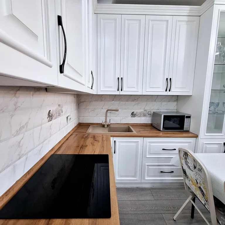 Апартаменты в центре с видом на город и горы