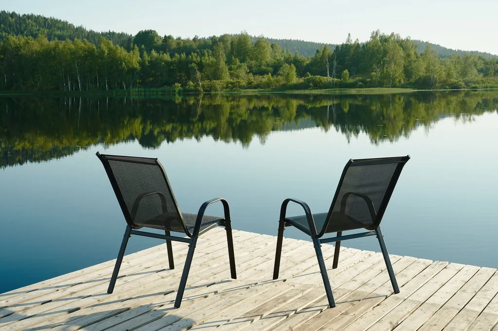 Уютный дом на берегу озера