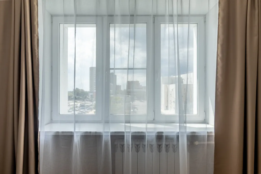 Уютная светлая студия в центре города с видом на набережную