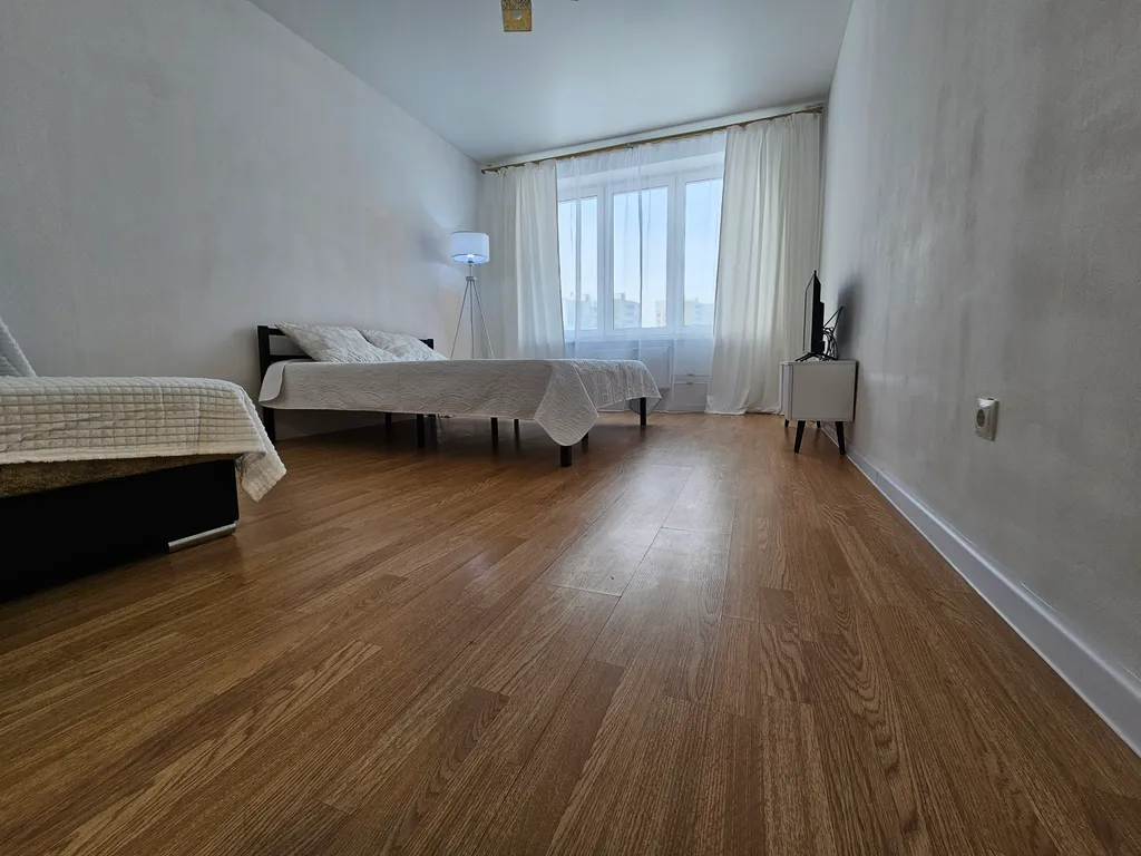 Квартира возле ТЦ Кристалл — аренда посуточно в Тюмень