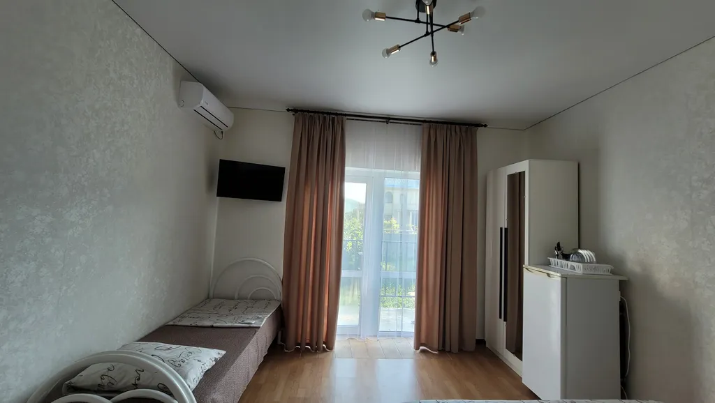 Уютный номер с видом на горы в гостевом дворе