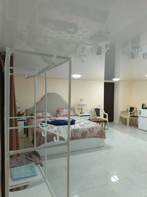 Квартира в доме с райским садом под смотровой площадкой и близ моря