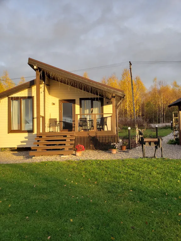 Домик у озера