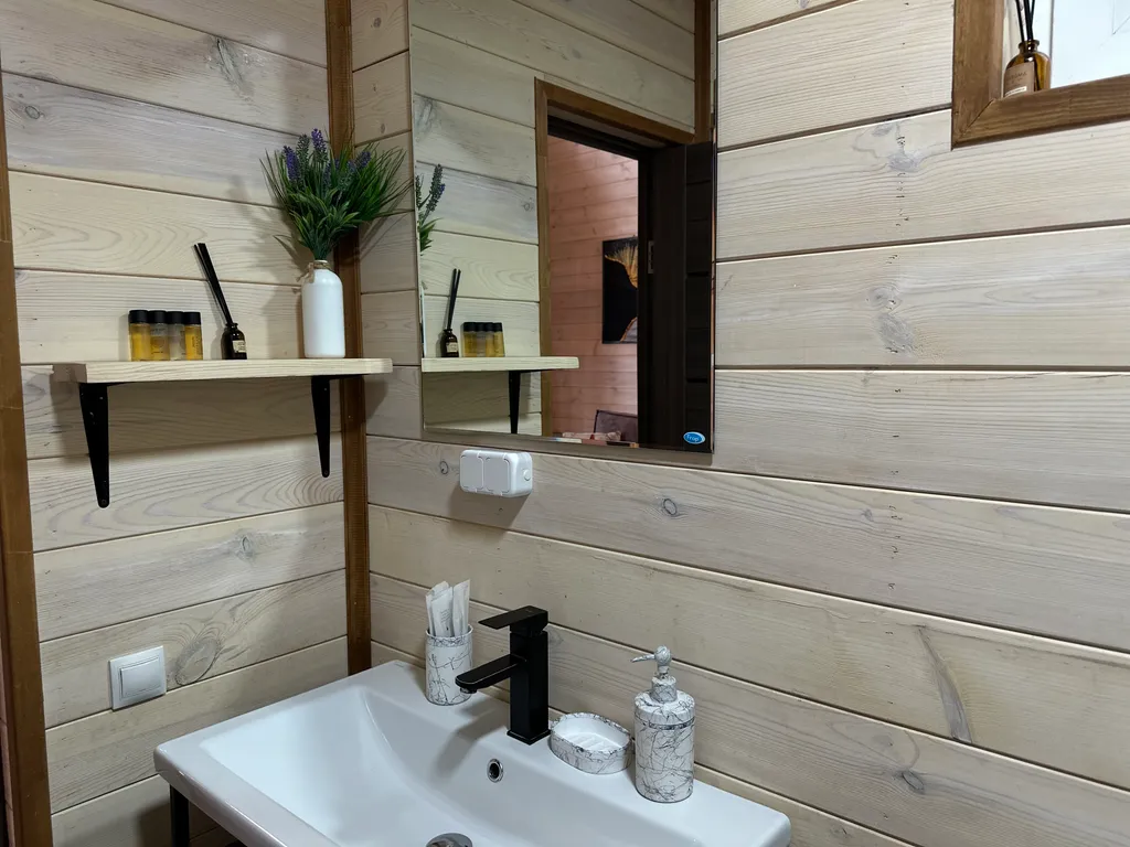 Коттедж Барнхаус III с видом на хвойный лес — Архыз