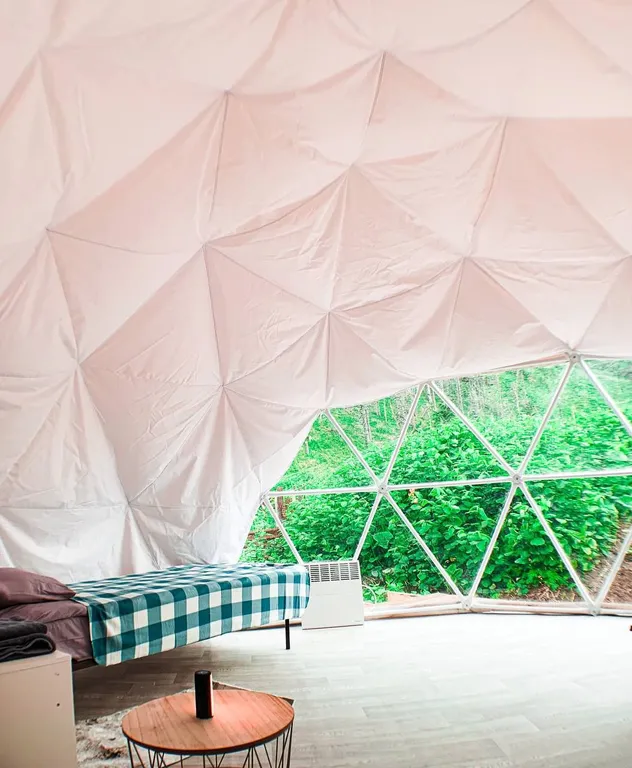 Уютный купол на острове Кунашир