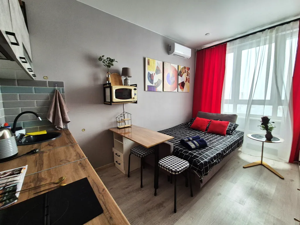 Яркая студия рядом с Мытищинской больницей