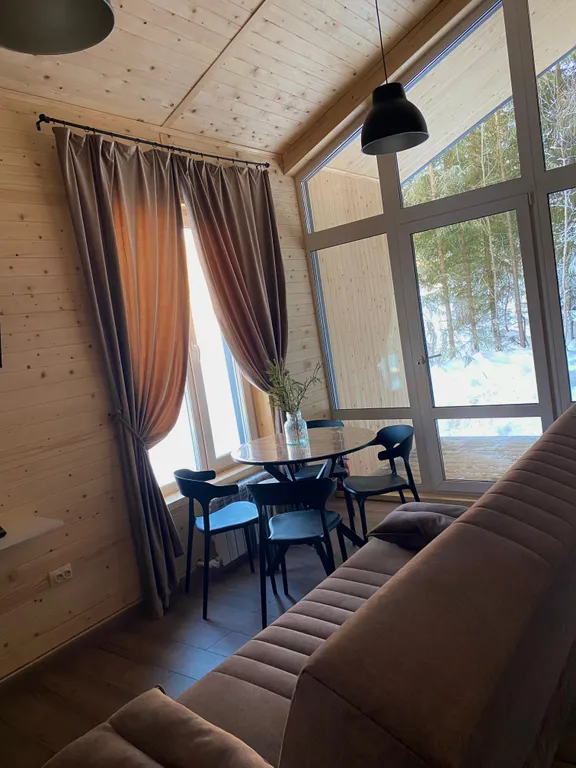 Уютный домик с панорамным видом на лес