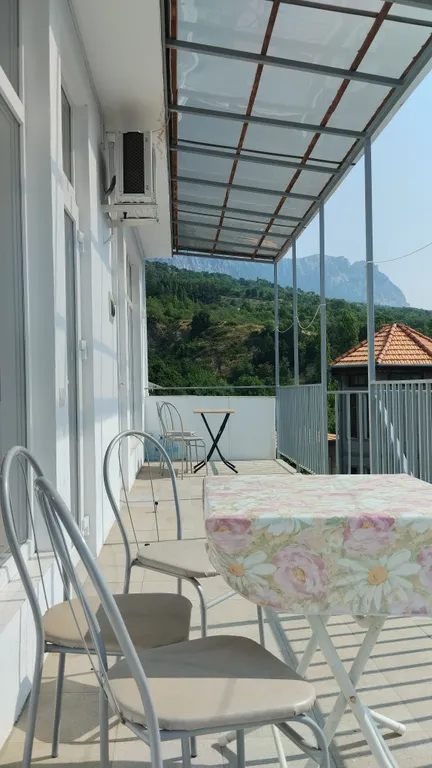 Уютная студия с шикарным видом на море и горы