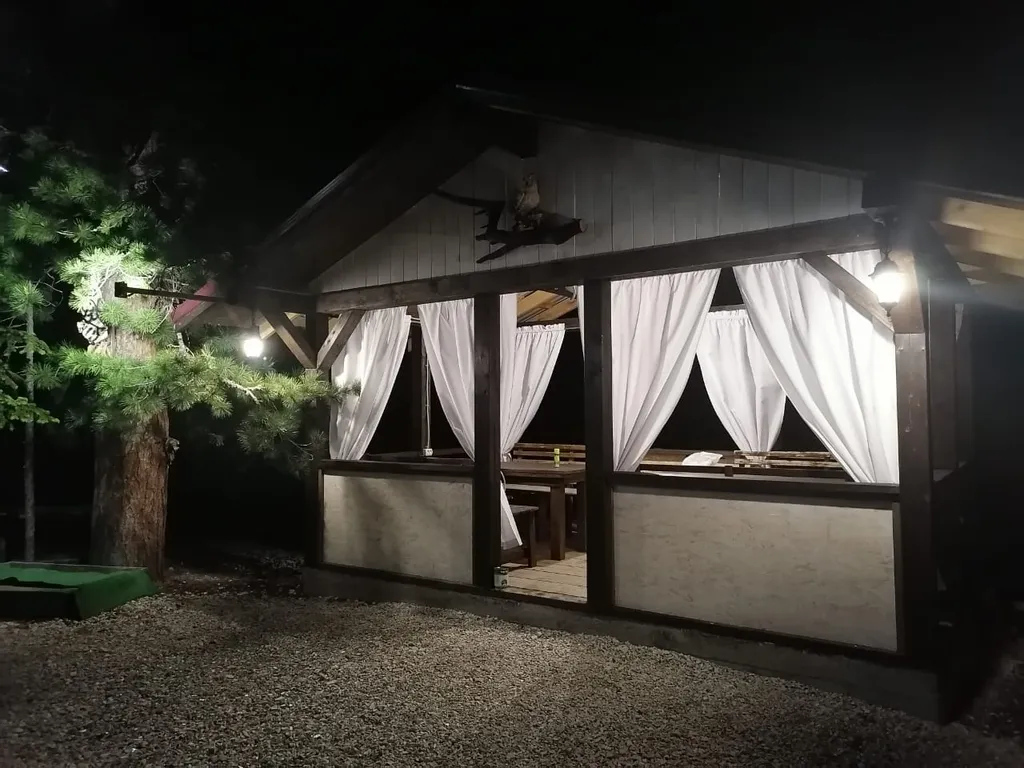 Коттедж Гостевой двор Дом в кедрах — Шерегеш