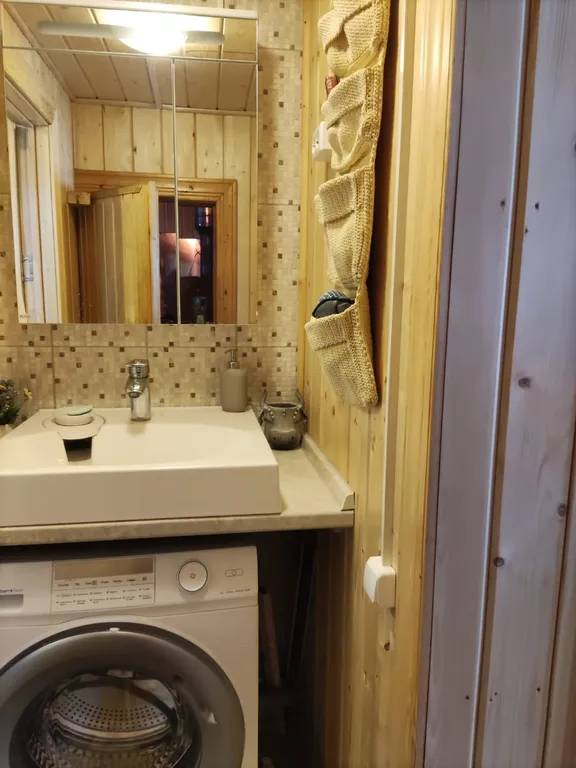 Домик у воды