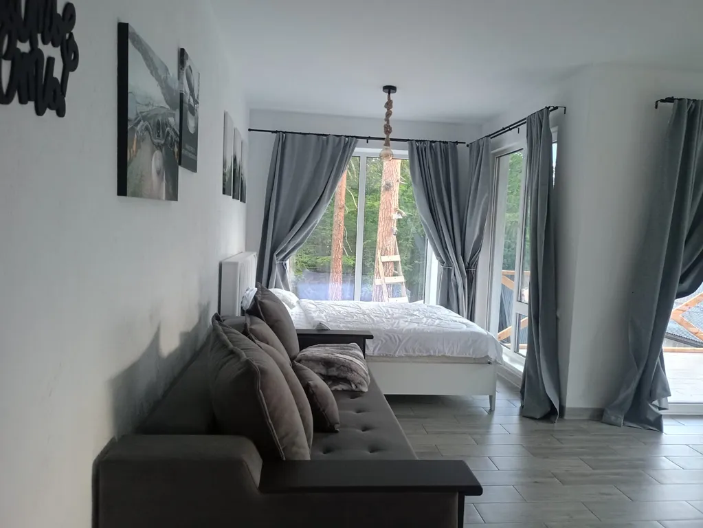 Уютный дом в лесу