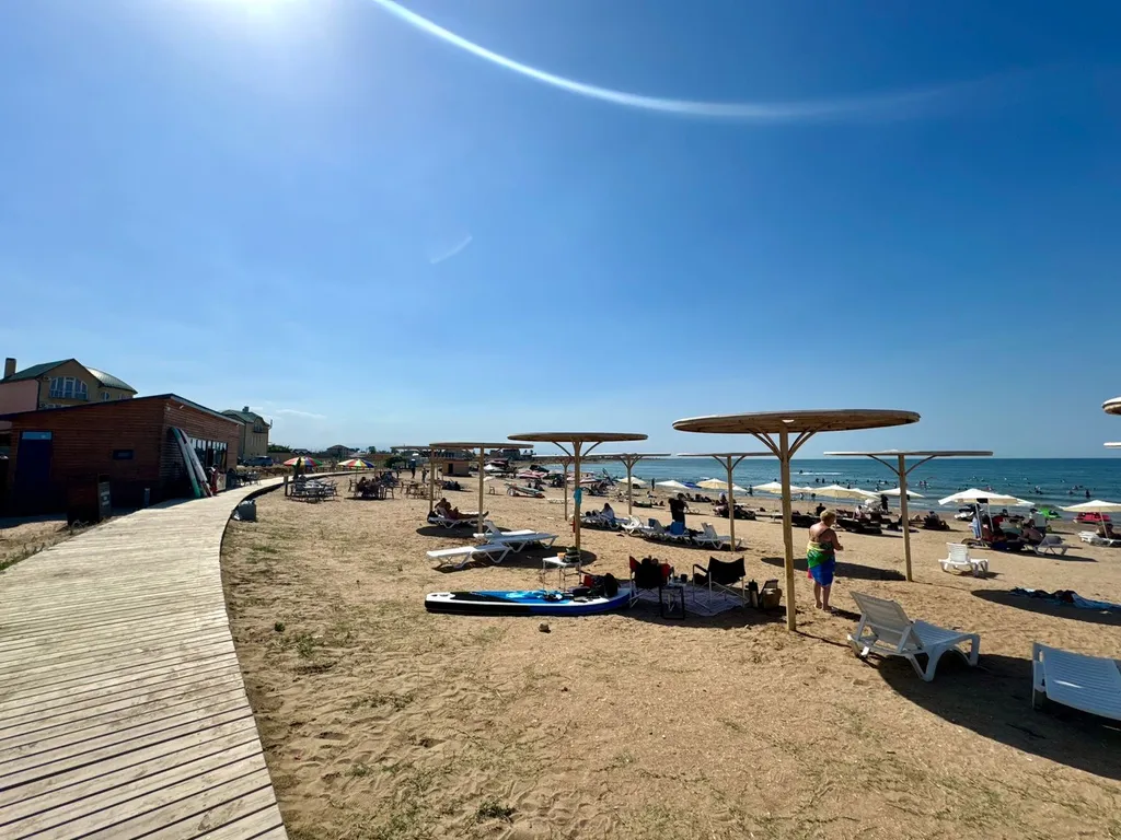 Квартира с бассейном у берега моря