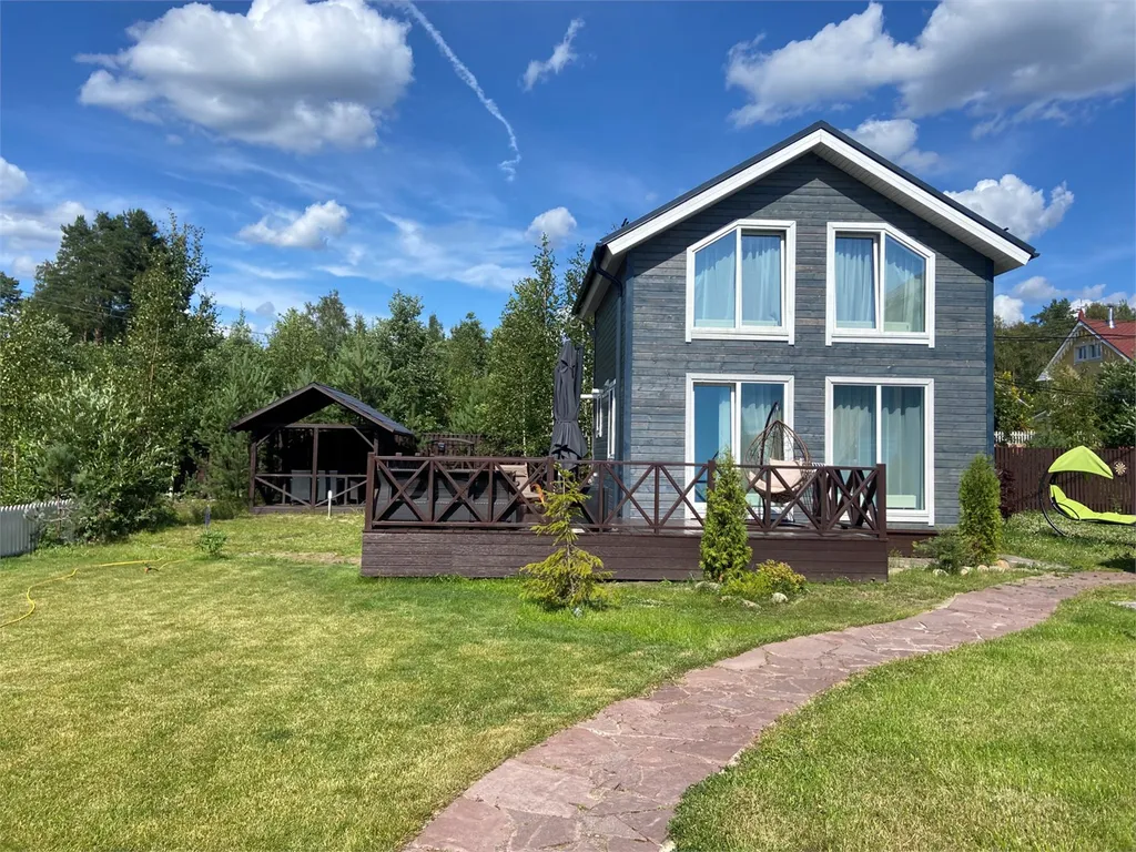 Коттедж с террасой и уличным джакузи