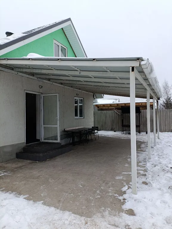 Уютный дом у озера