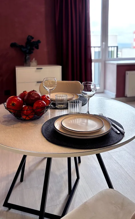 Большая светлая студия с дизайнерским ремонтом рядом с аэропортом