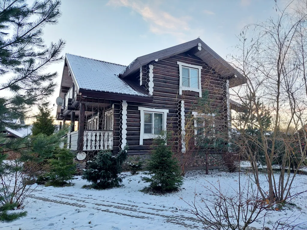 Уютный двухэтажный дом из бруса с видом на Валдайское озеро