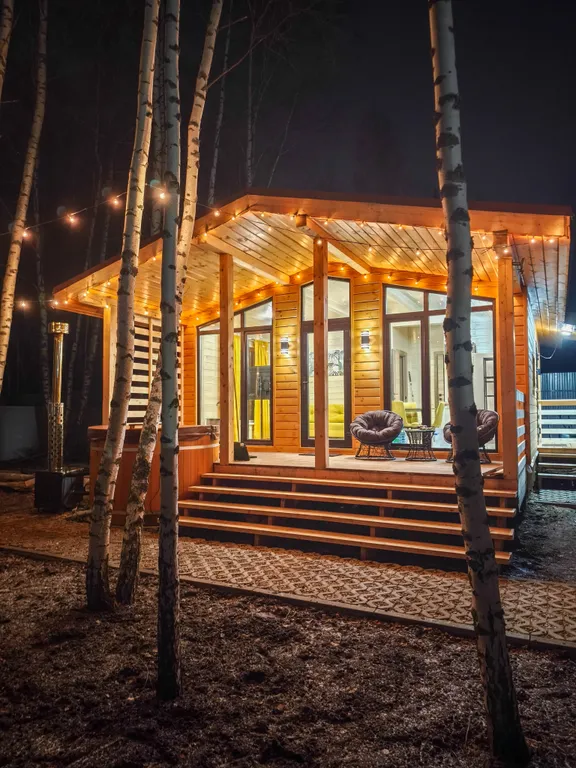 Дом шале с горячей купелью на террасе