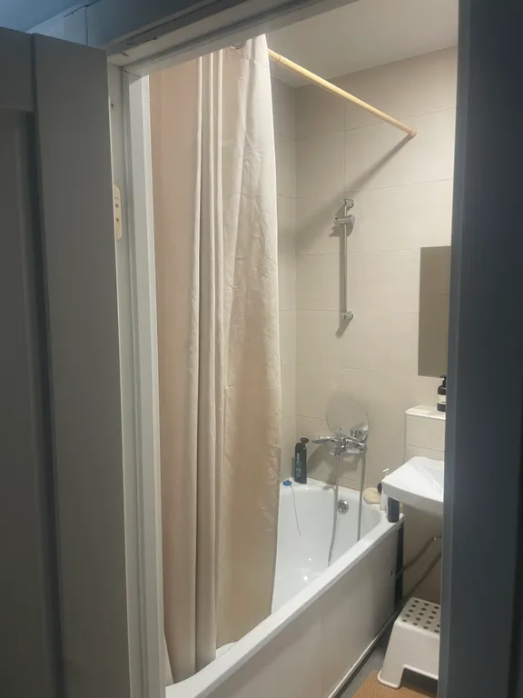 Уютные отдельные апартаменты с видом на озеро, без хозяев