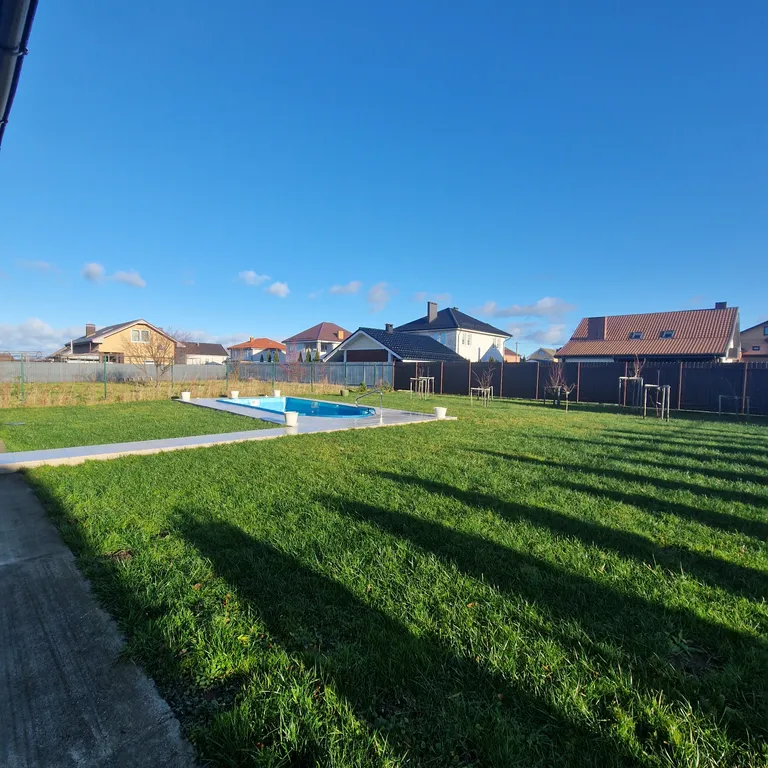 Дом с бассейном