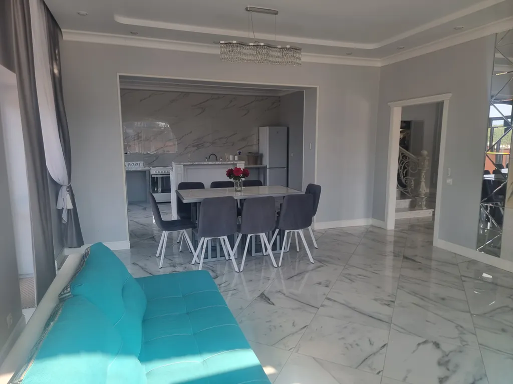 Коттедж с бассейном