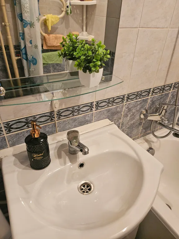 2-х квартиpа рядом  со стадионом Арена!!!