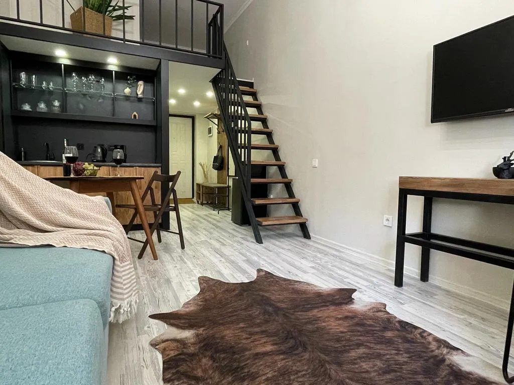 Квартира Студия в стиле Loft в двух уровнях в центре города — Алматы