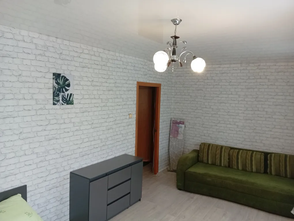 Просторная двухкомнатная, квартира с раздельными комнатами