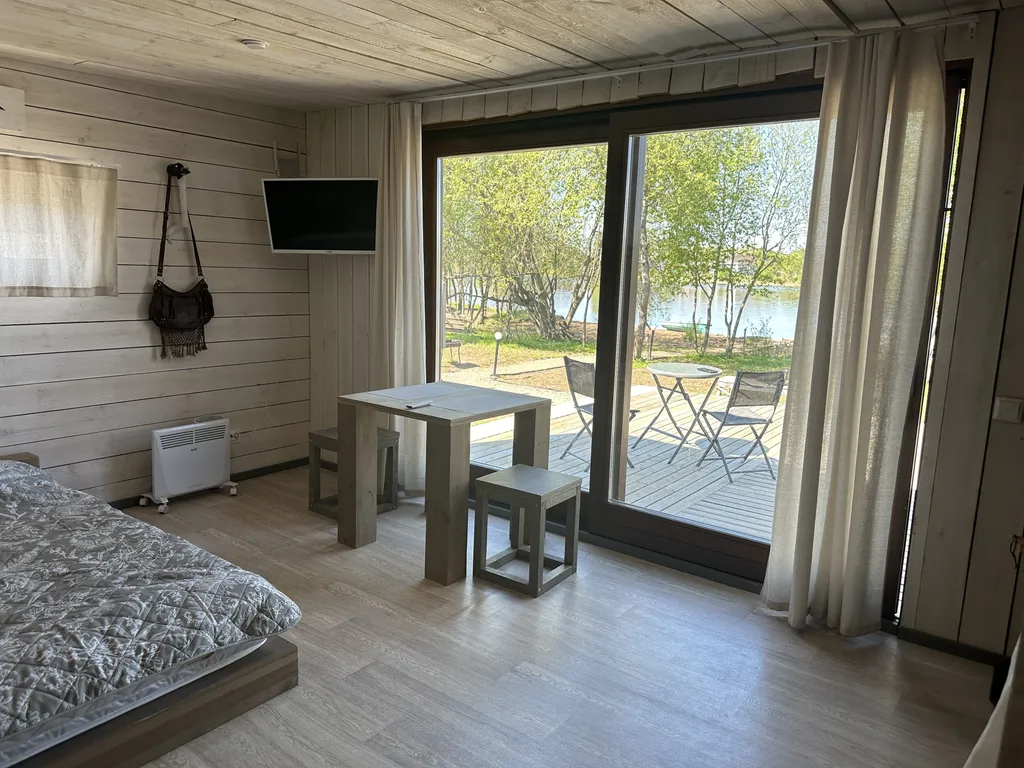 Коттедж Дом на берегу реки с камином и баней — Сясьстрой