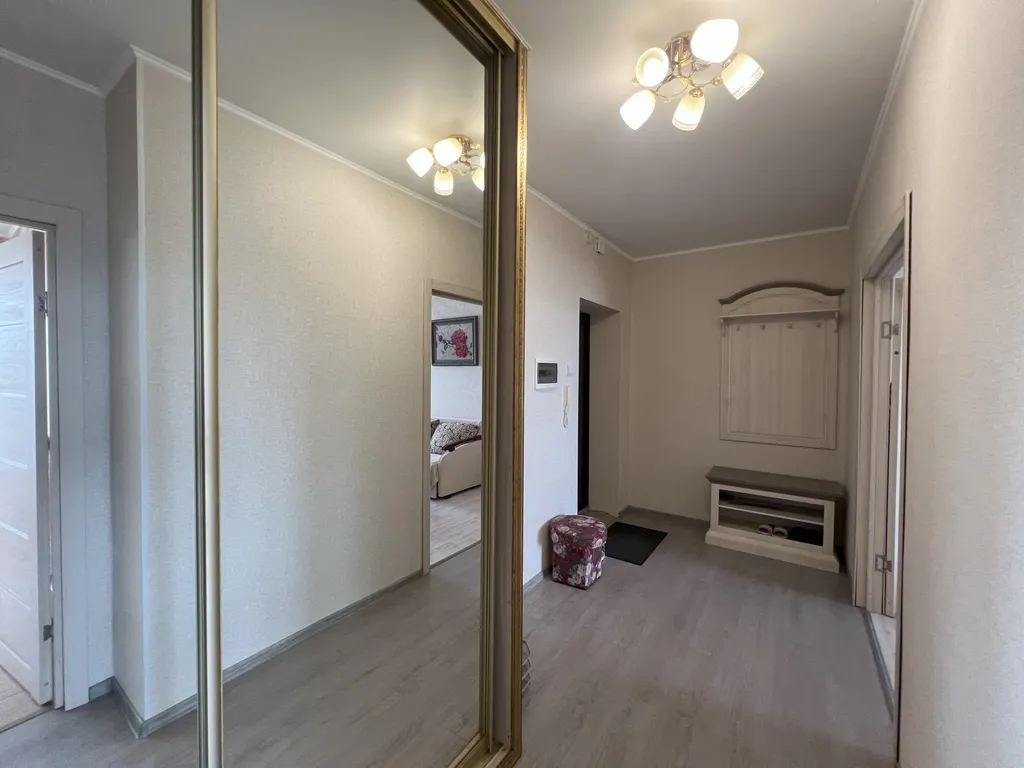 В центре новый дом