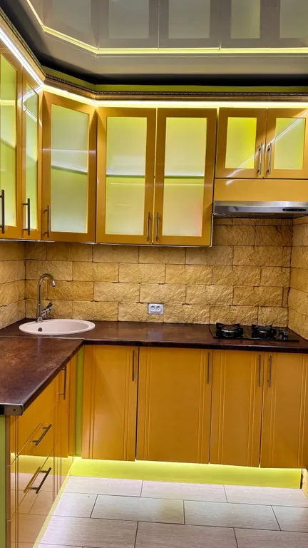 Коттедж с теплым бассейном под открытым небом. На 6 человек.