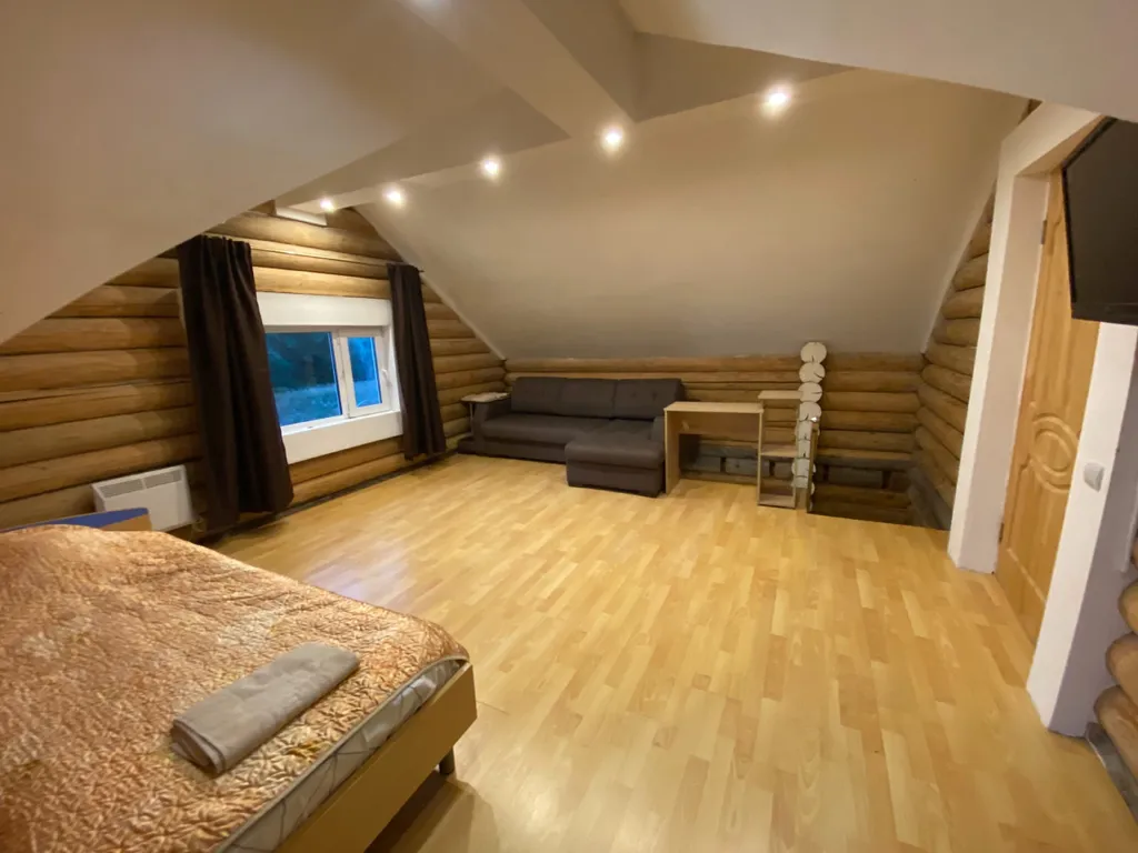 Дом с прудом